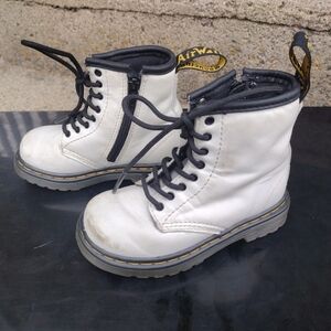 DOC DR. MARTENS Kids Boots US Size 7 EU 23 White Zip/Laces 1460T. Very Good